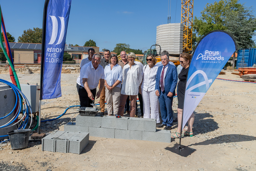 Pose de la 1ère pierre - Beaulieu-sous-la-Roche